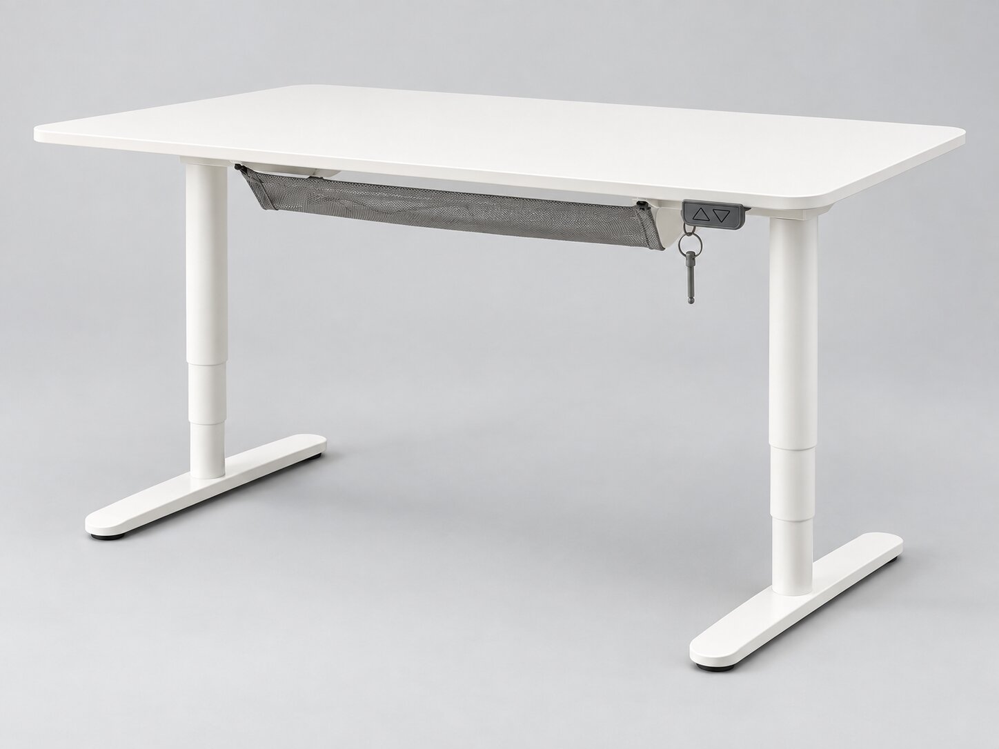Bekant skrivbord från Ikea - mycket välbevarat.